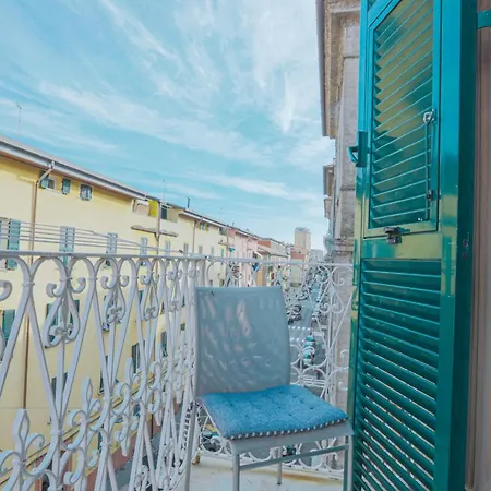 & Chic Λα Σπέτσια