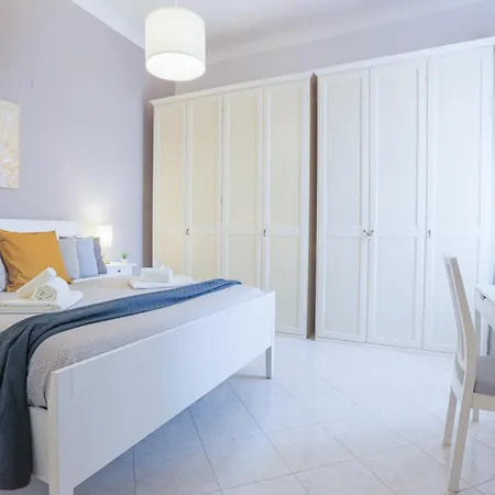 Apartment & Chic
